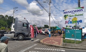 vehicentro en la feria de la pitahaya ecuador